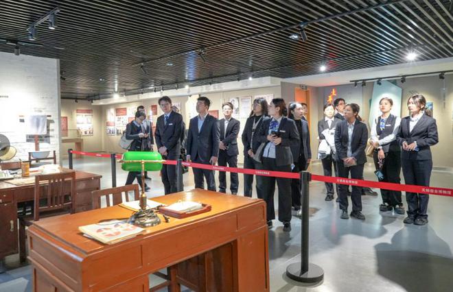 青春向未来 交流促成长——无锡建行青年通讯员走进无锡日报报业集团